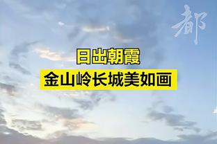 ?说唱巨星Drake在湖人主场开演唱会 与詹姆斯父子一同入场